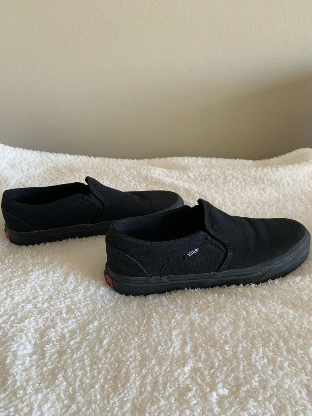 All Solid Black Slip On Vans Women’s Size 9 Barely Worn - Picture 4 of 8